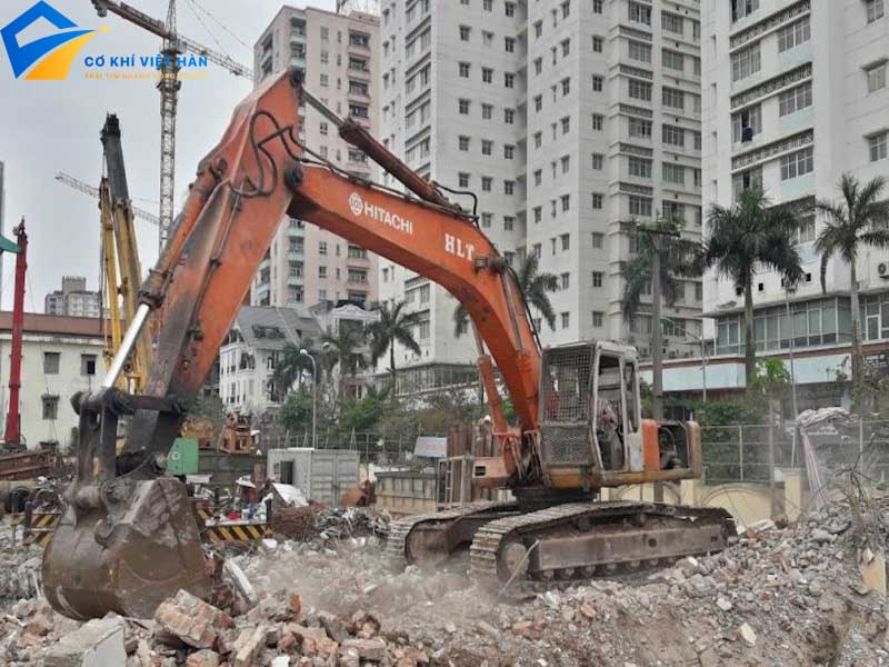 Phá dỡ nhà cũ tại Sóc Sơn. 3 Phá dỡ nhà cũ