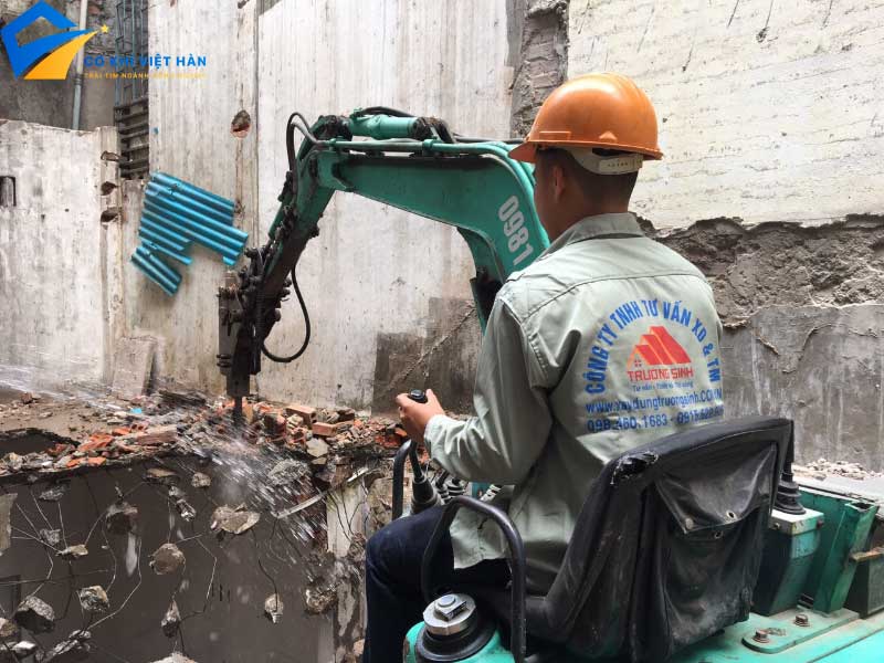 Phá dỡ nhà cũ tại Sóc Sơn. 2 Phá dỡ nhà cũ