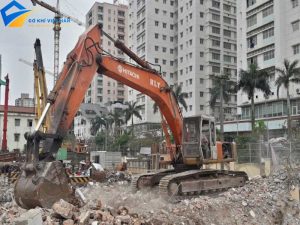 Phá dỡ nhà cũ