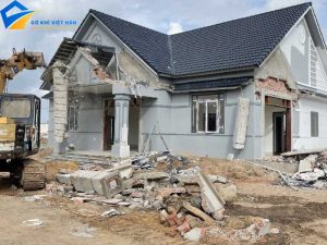 Phá dỡ nhà cũ