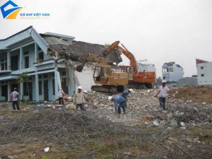 Phá dỡ nhà cũ